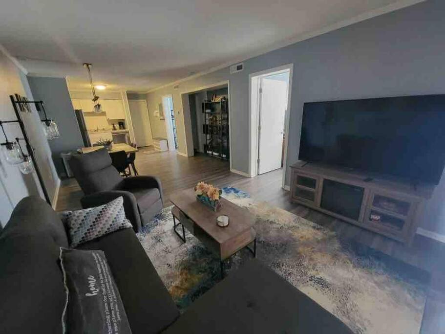 2022 Renovated 2-Bdrm Cozy, Lovely Condo W/Parking! Hilton Head Island Buitenkant foto