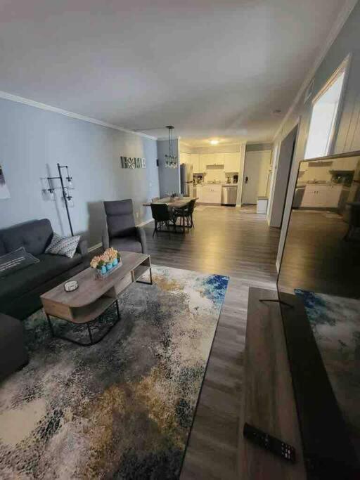 2022 Renovated 2-Bdrm Cozy, Lovely Condo W/Parking! Hilton Head Island Buitenkant foto