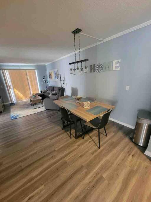 2022 Renovated 2-Bdrm Cozy, Lovely Condo W/Parking! Hilton Head Island Buitenkant foto